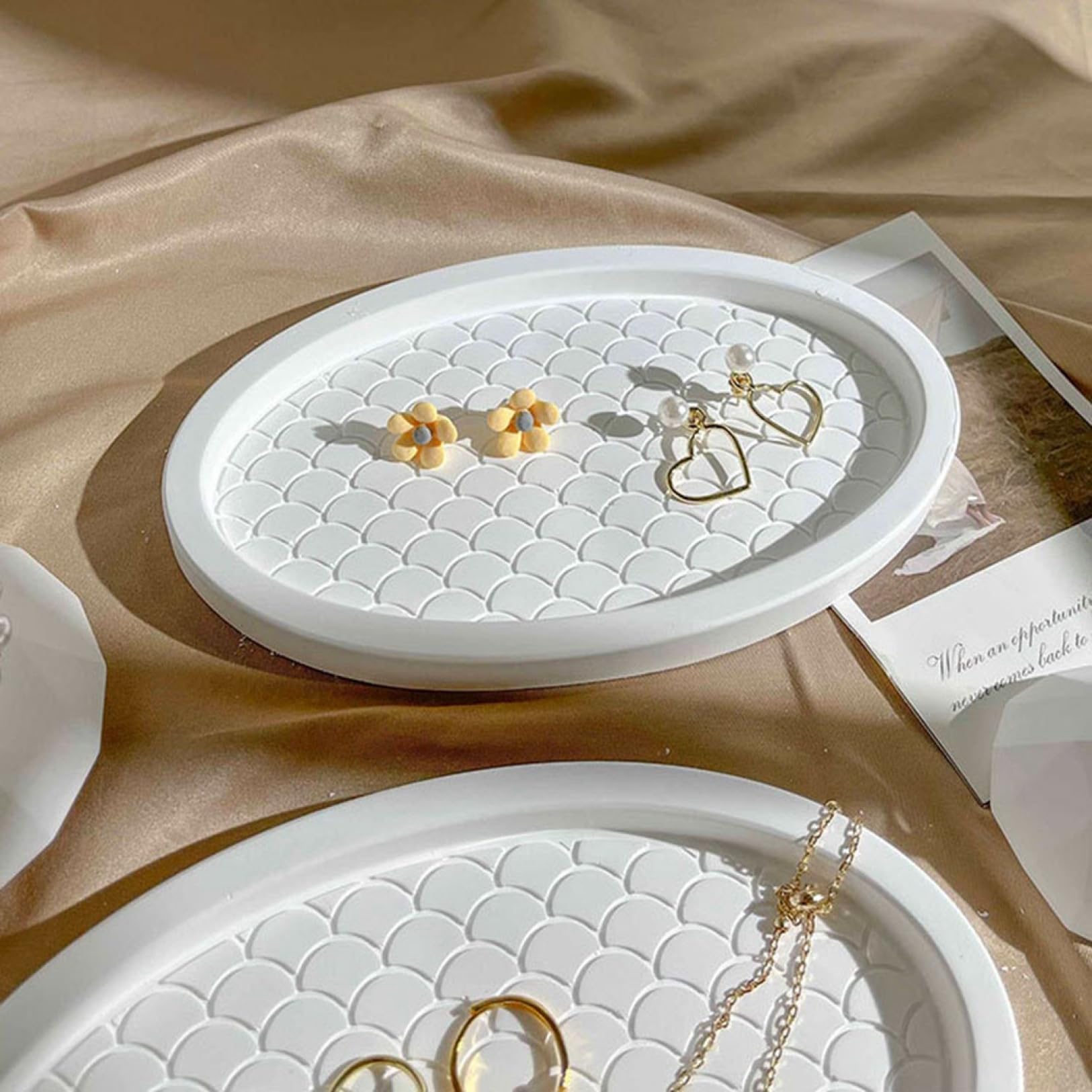 Amazon｜アクセサリートレイ INS風 ダイヤ形/楕円形 白色 石膏